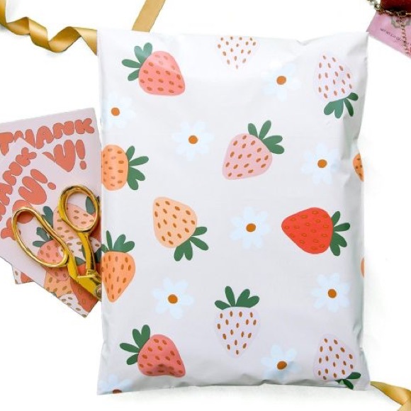 Other - 🍓 Strawberry Poly Mailer’s 10x13 Pack of 25 PRICE is Firm